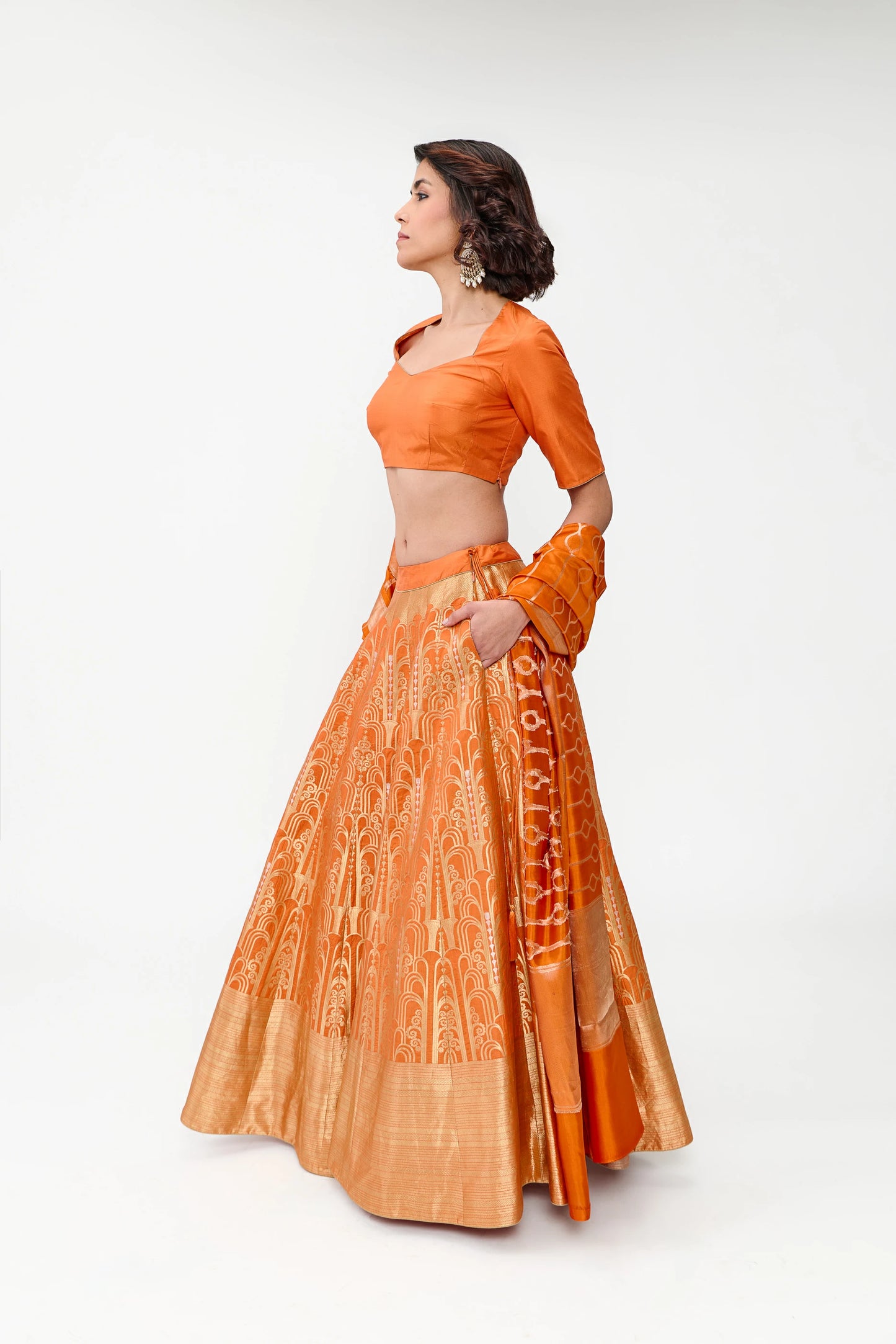 Aatishi Lehenga