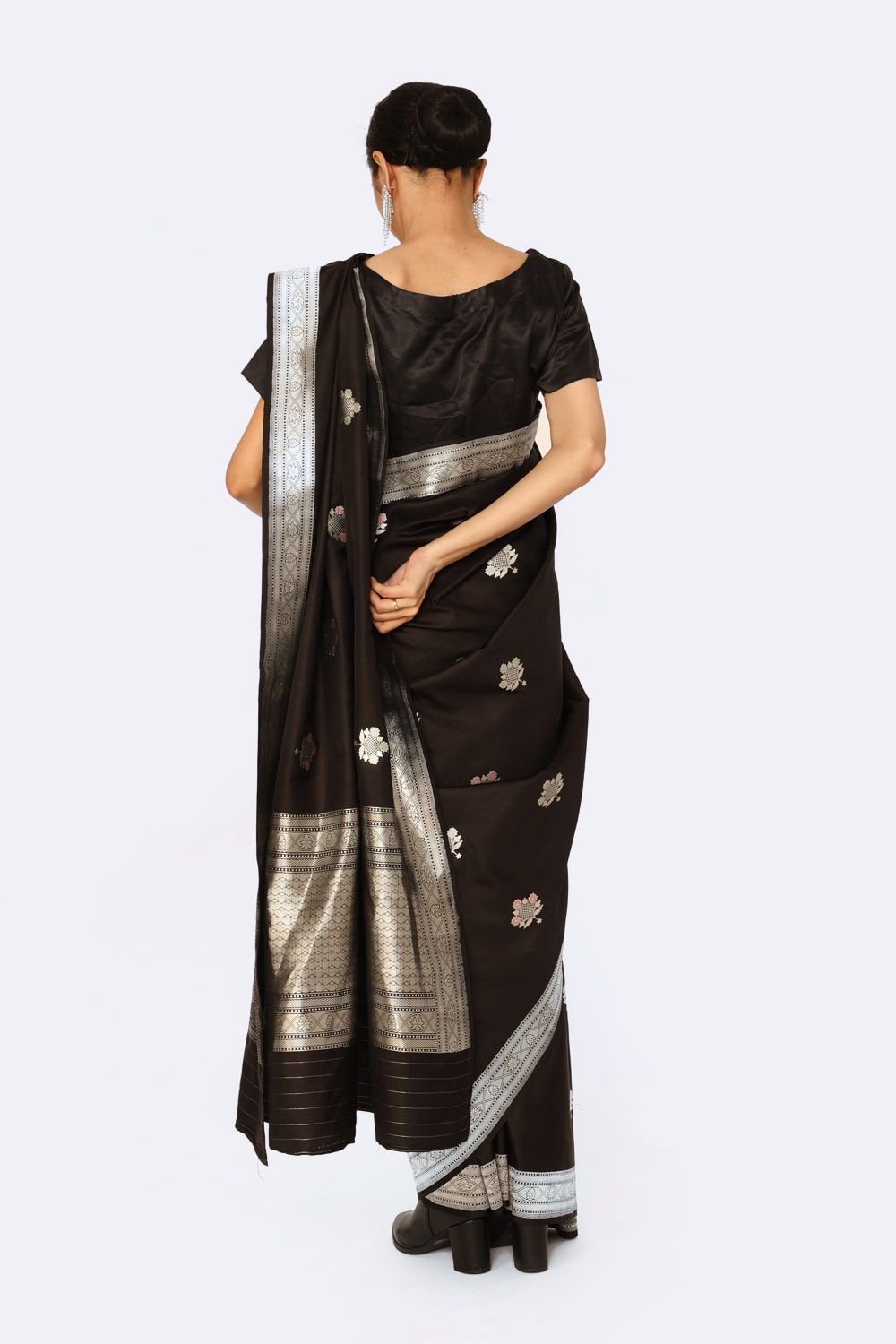 TARANEE - Black Saree