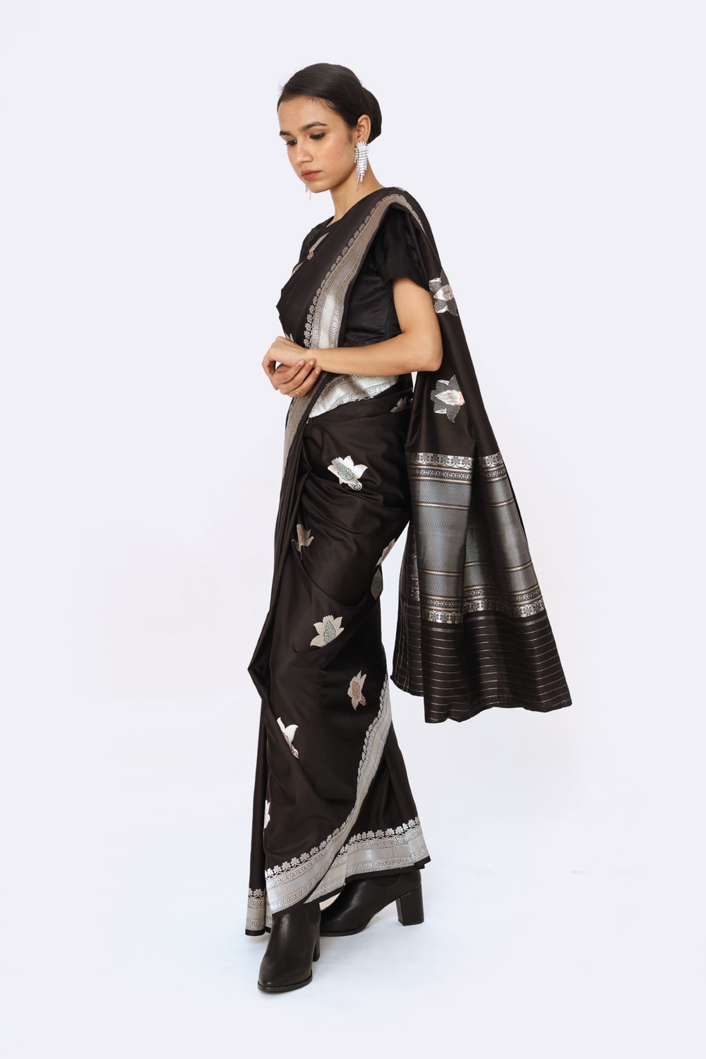 TARANEE - Black Saree