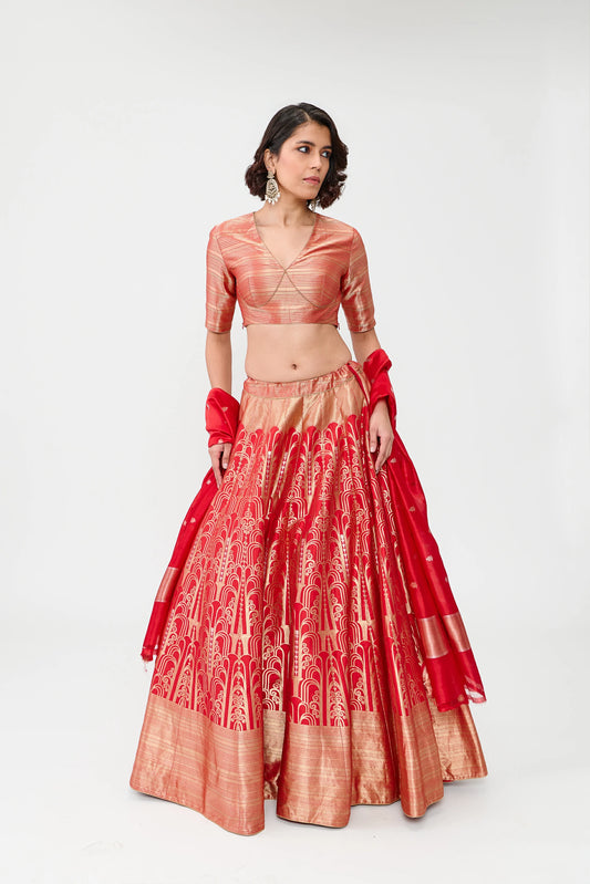 Aatishi Lehenga