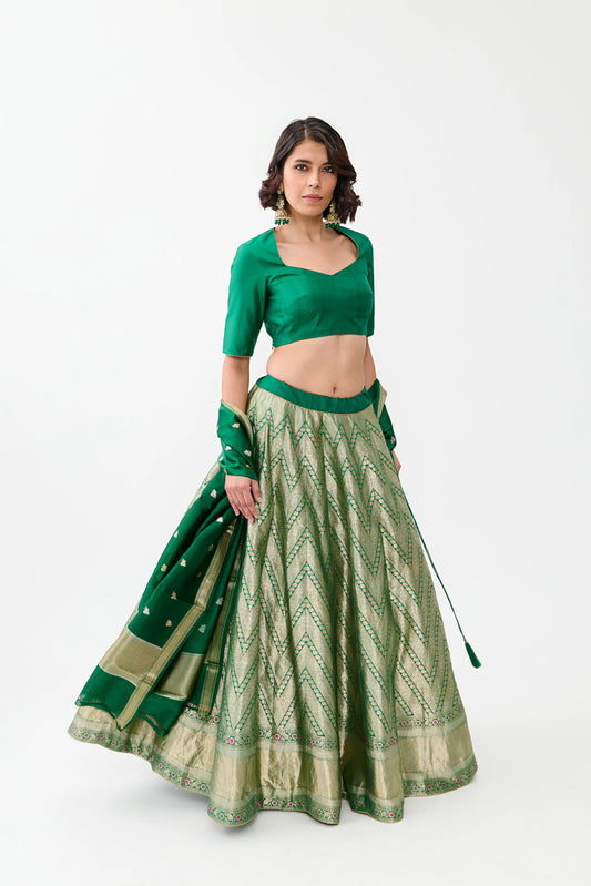 Aarwa Lehenga