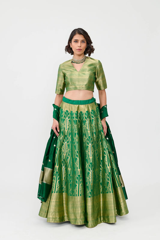 Aatishi Lehenga