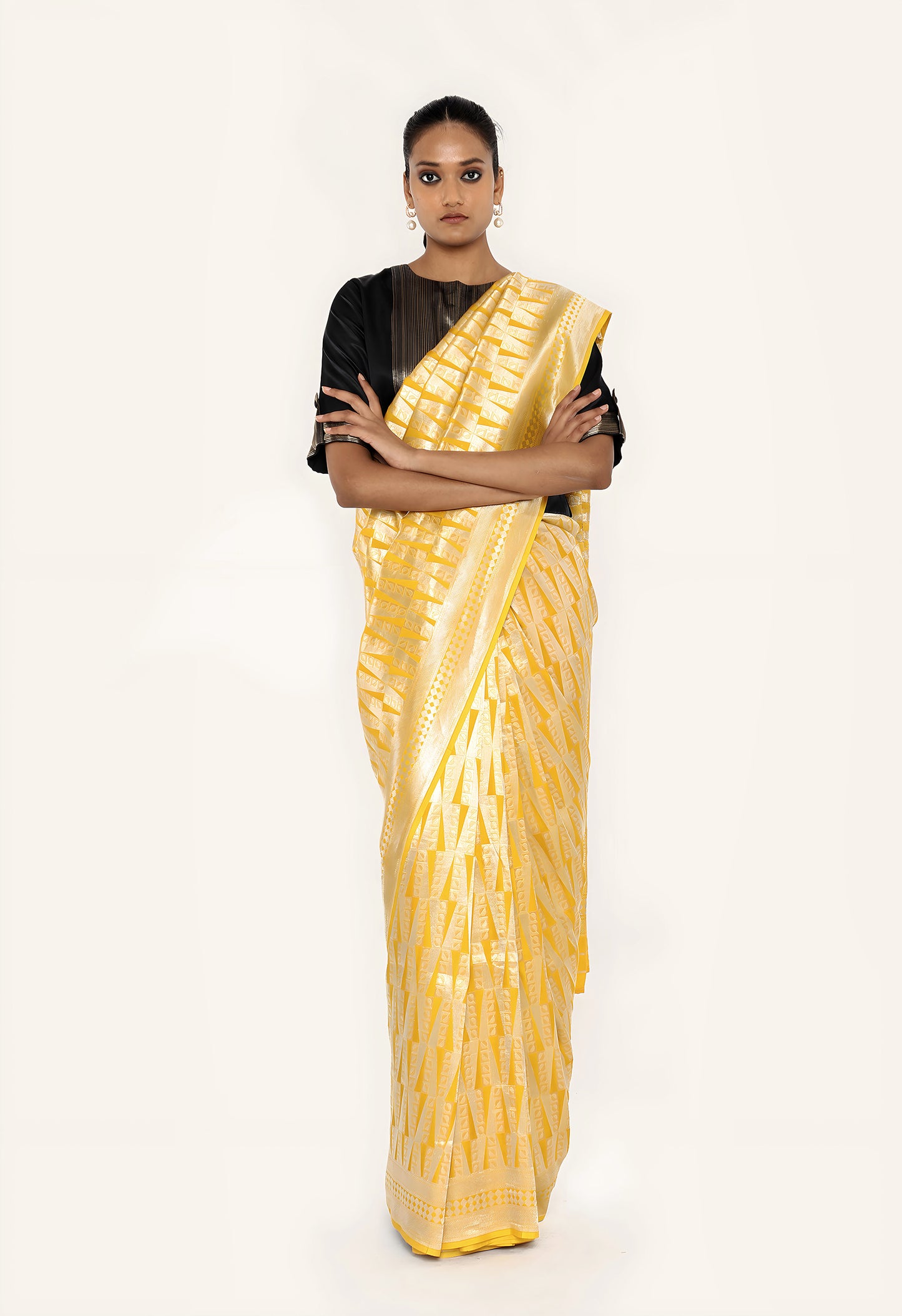 Dhari – Sunehri Saree